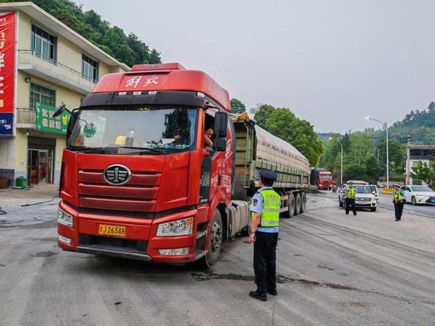 上栗縣交通運輸局織密 "五一" 道路運輸安全網(wǎng) 筑牢貨運監(jiān)管防線